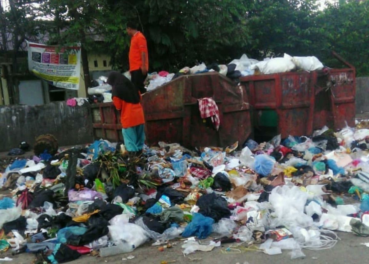 Berita Padang - berita Sumbar terbaru dan terkini hari ini: DLH menyebut sampah tak tertampung di bak capai 890,85 meter kubik per harinya.