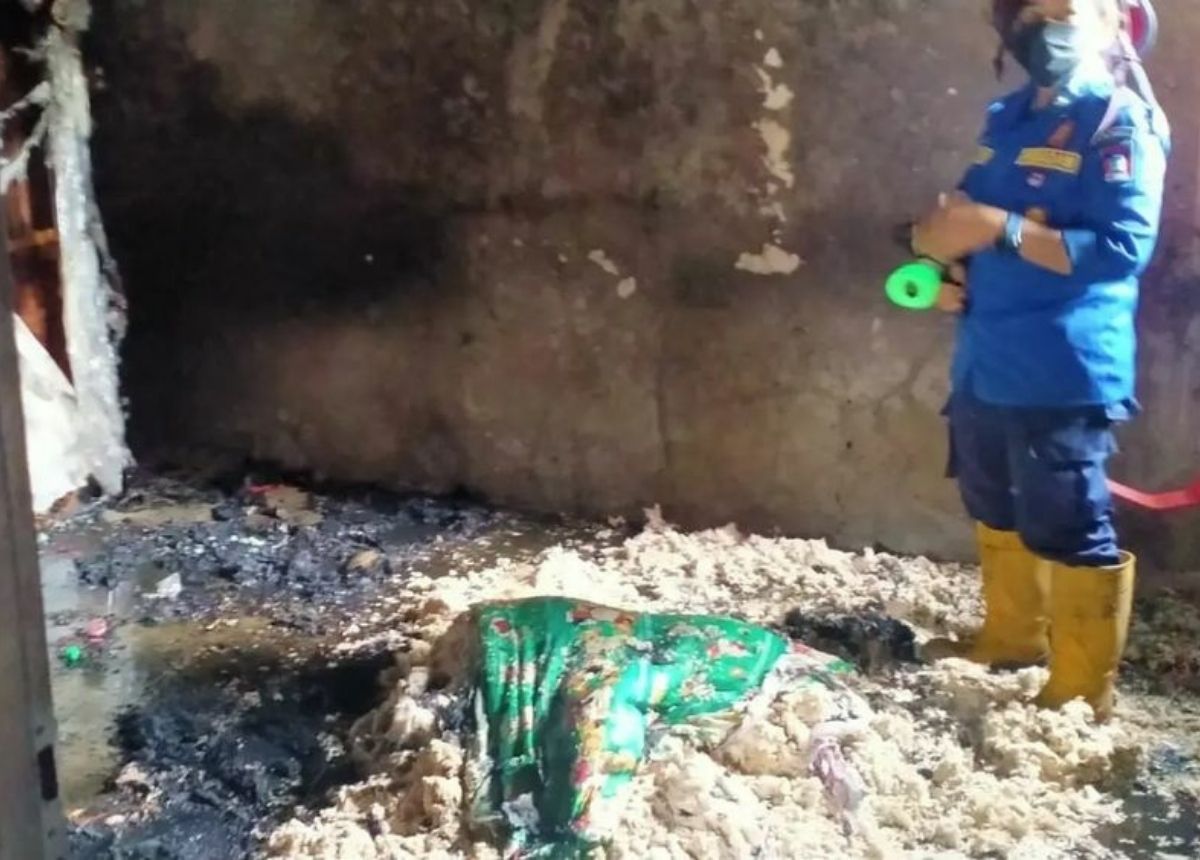 Berita Padang - berita Sumbar terbaru dan terkini hari ini: Kebakaran hanguskan satu kamar di rumah warga di Koto Tangah, Kota Padang.