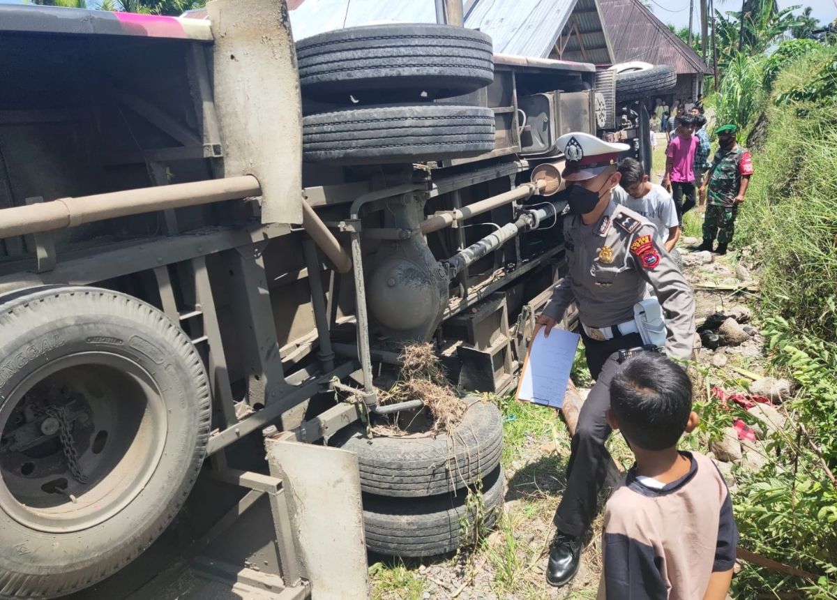 Berita Agam - berita Sumbar terbaru dan terkini hari ini: Bus membawa mahasiswa UNP mengalami kecelakaan di Agam. Mahasiswa Jurusan Geografi