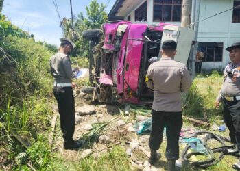 Berita Agam - berita Sumbar terbaru dan terkini hari ini: Satu unit bus berpenumpang rombongan mahasiswa mengalami kecelakaan di Agam.