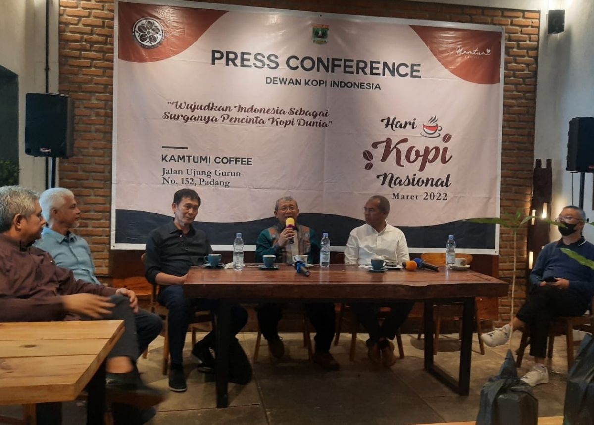 Berita Sumbar terbaru dan terkini hari ini: Puncak peringatan Hari Kopi Nasional Indonesia ke-4 yang dipusatkan di Sumatra Barat (Sumbar). 
