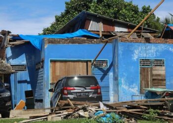Kondisi salah satu rumah korban angin puting beliung di Pasia Nan Tiga Kecamatan Koto Tangah. [Foto: Humas]