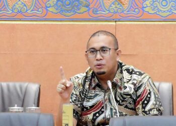 Langgam.id - Andre Rosiade meminta Menteri Perdagangan (Mendag) Zulkifli Hasan untuk meneruskan program Minyak Goreng Curah Rakyat.