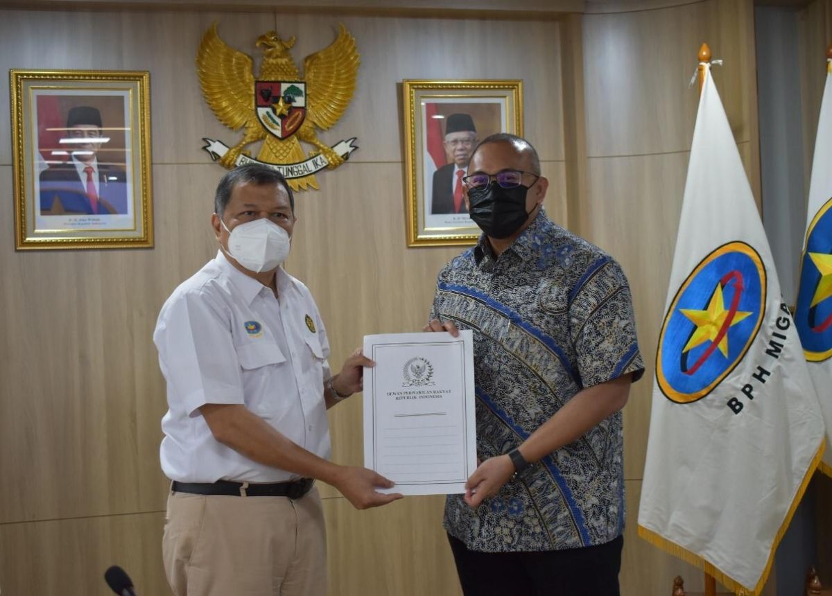 Berita Sumbar terbaru dan terkini hari ini: Andre Rosiade mendatangi kantor BPH Migas. Andre meminta agar menambah kuota solar subsidi.