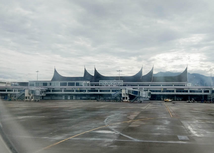 Salah seorang penumpang maskapai penerbangan Super Air Jet tujuan Padang-Kualanamu bercanda dengan mengaku membawa bom