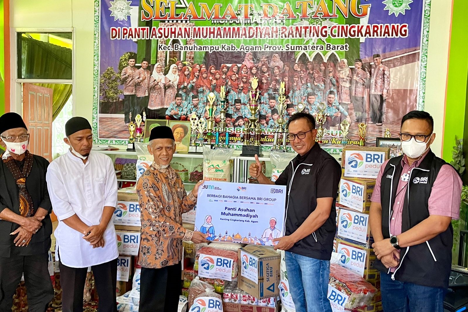 Di Sumbar, Program BRI Group Berbagi Bahagia Sapa 8 Panti Asuhan dan 2 Panti Werdha