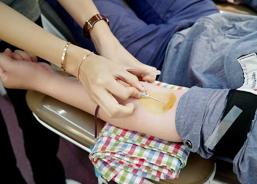 Batalkah Puasa Akibat Donor Darah?