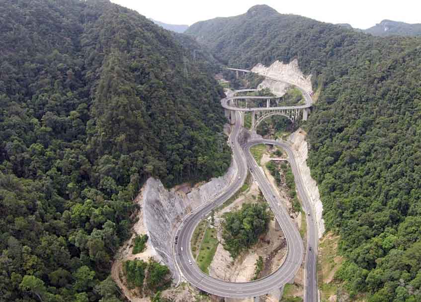 Berita Sumbar terbaru dan terkini hari ini: Arus mudik menuju Sumabr dari Riau mulai ramai, namun masih dipadati angkutan umum.
