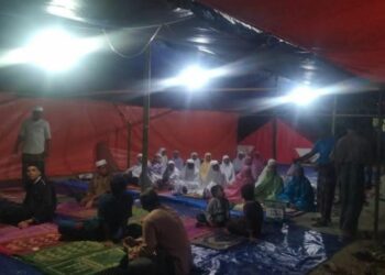 Korban Gempa Pasaman Barat Tarawih di Masjid dan Musala Sementara