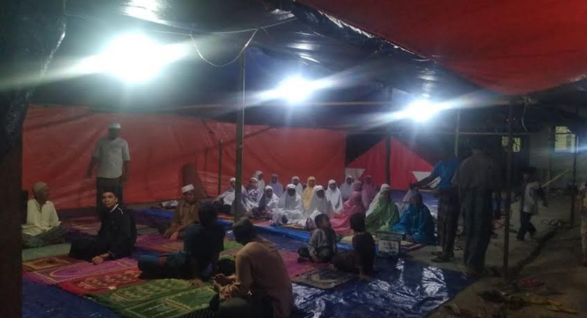 Korban Gempa Pasaman Barat Tarawih di Masjid dan Musala Sementara