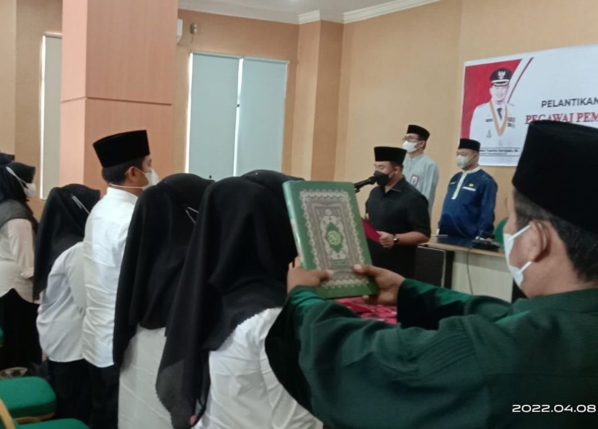 Berita Dharmasraya - berita Sumbar terbaru dan terkini hari ini: Bupati Dharmasraya Sutan Riska melantik 36 P3K ke dalam jabatan fungsional.
