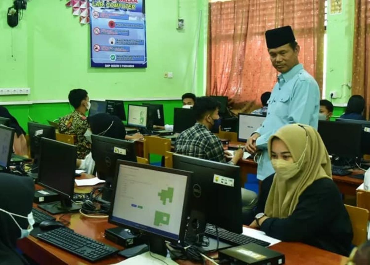 Berita Pariaman – berita Sumbar terbaru dan terkini hari ini: 65 peserta mengikuti  ujian masuk Telkom University di SMP 1 dan SMP 2 Pariaman.
