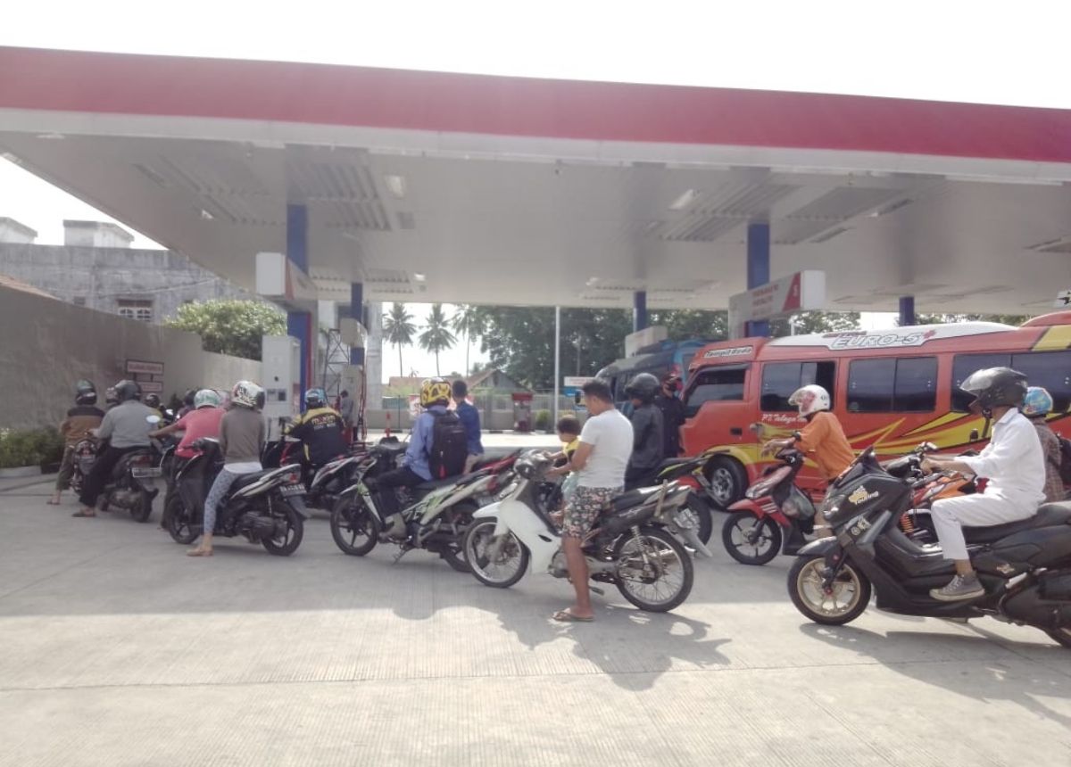 Berita Padang - berita Sumbar terbaru dan terkini hari ini: Pengakuan petugas SPBU di Padang, stok Pertalite habis lebih cepat dari biasanya.