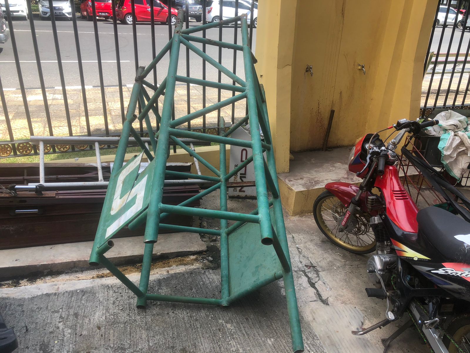 Curi Besi di Teluk Bayur Padang, Seorang Nelayan Ditangkap