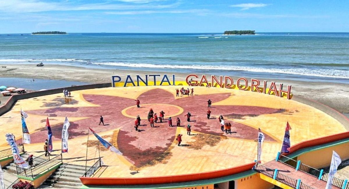 liburan-ke-pariaman-ini-delapan-titik-pesta-pantai-selama-lebaran