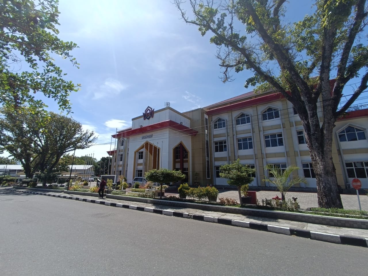 Gedung Rektorat UIN Imam Bonjol Padang. [Foto: Nandito/Langgam.id]