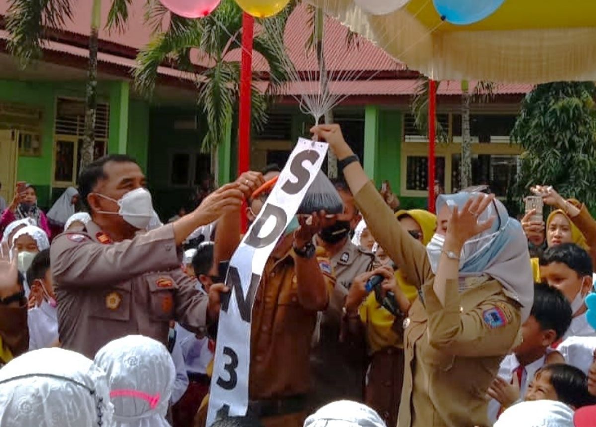 SD Negeri 31 Payakumbuh melaksanakan vaksinasi dosis kedua yang digelar di halaman SD Negeri 31 Payakumbuh, Senin(21/2/2022)