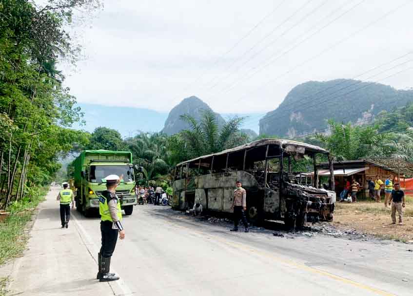 Berita Sijunjung - berita Sumbar terbaru dan terkini hari ini: Upaya sopir ALS menyelamatkan penumpang dan memadamkan api sudah sesuai SOP.