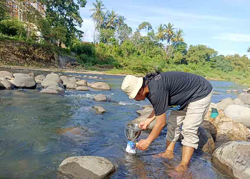 Berita Padang - berita Sumbar terbaru dan terkini hari ini: Meski terliha jernih, air Batang Kuranji ternyata tercemar mikroplastik.