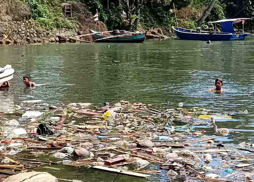 Mikroplastik Di Perarian Nusantara : Saatnya Mencontoh Swedia Dari Level Daerah