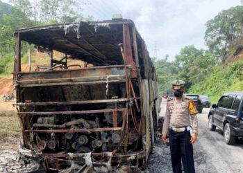 Berita Sijunjung - berita Sumbar terbaru dan terkini hari ini: Bus ALS Rute Medan-Jakarta dilaporkan terbakar di Sijunjung, Sumbar.