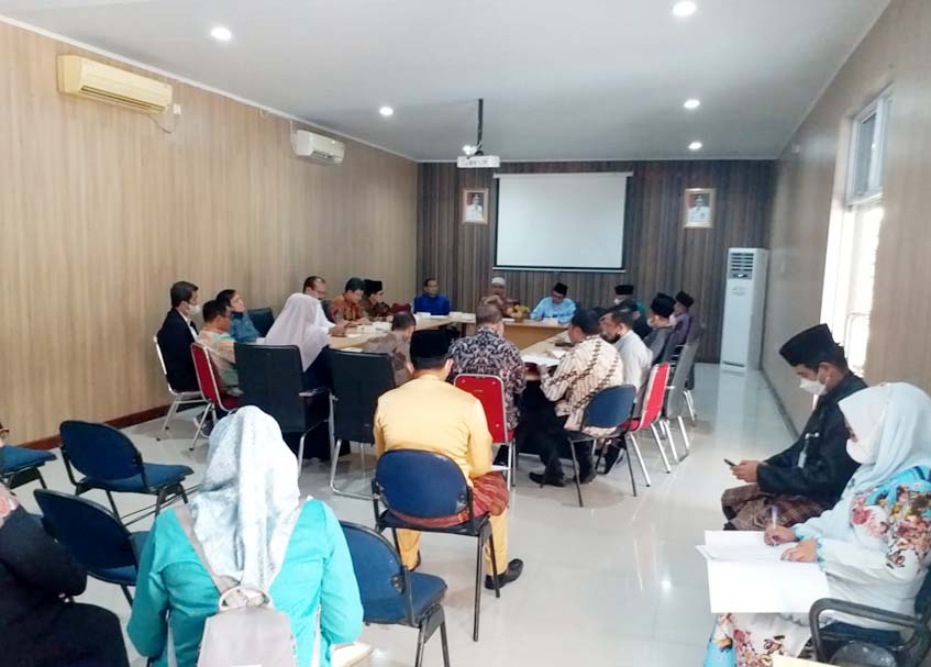 Komisi I DPRD Sumbar bahas pengembangan SDM saat melakukan kunjungan kerja beragenda studi komparatif ke Provinsi Riau.
