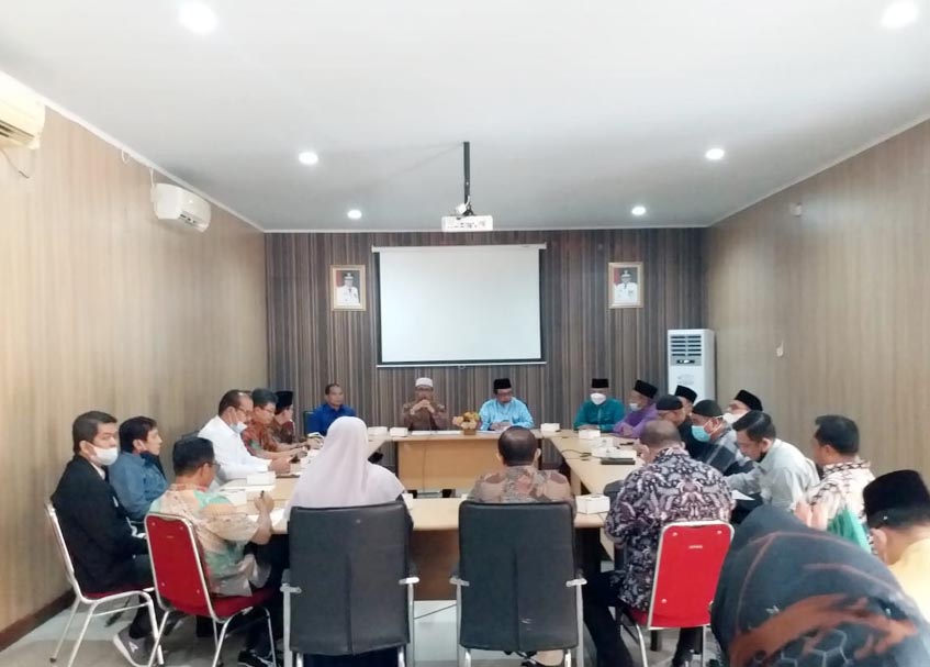 Komisi I DPRD Sumbar bahas pengembangan SDM saat melakukan kunjungan kerja beragenda studi komparatif ke Provinsi Riau.
