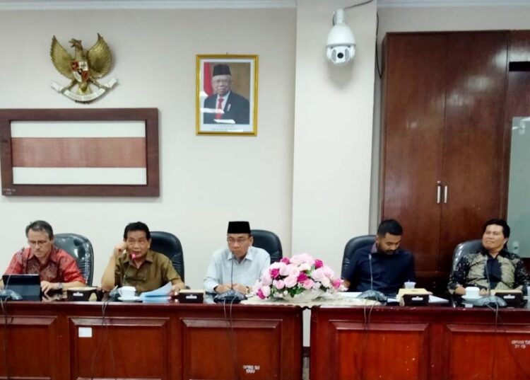 DPRD Kabupaten Solok Selatan melakukan kunjungan ke DPRD Sumbar, Senin (24/5/2022), membahas tindak lanjut LHP Badan Pemeriksa Keuangan.