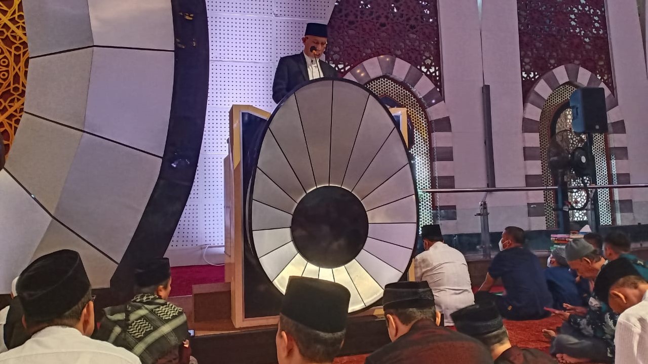 Jadi Khatib Idul Fitri, Gubernur Sampaikan Pesan untuk Warga Sumbar dan Perantau