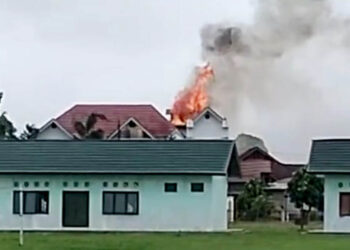Berita Padang - berita Sumbar terbaru dan terkini hari ini: Kebakaran satu rumah di Jalan Ujung Tanjung Indah Blok C, Kampung Lapai Padang.