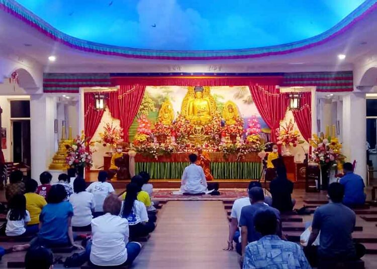 Berita Padang - berita Sumbar terbaru dan terkini hari ini: Ribuan umat Budha di Kota Padang merayakan Hari Raya Waisak.