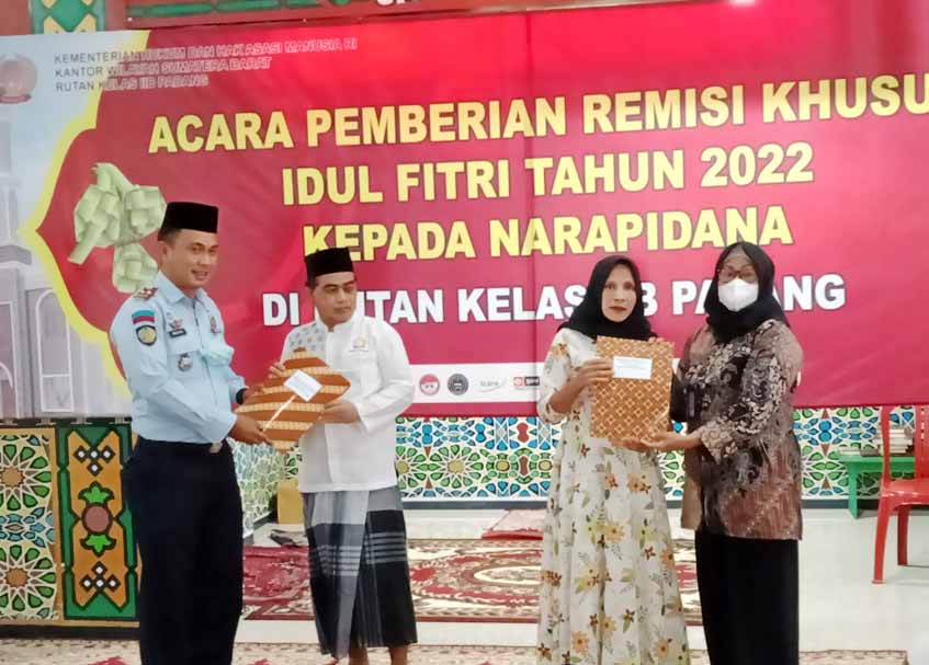 Berita Padang - berita Sumbar terbaru dan terkini hari ini: 82 WBP di Rutan Kelas IIB Padang mendapatkan remisi lebaran.