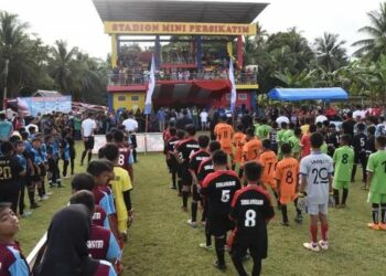Pembukaan turnamen sepak bola U-12 di Pariaman. (Foto: Diskominfo Kota Pariaman)