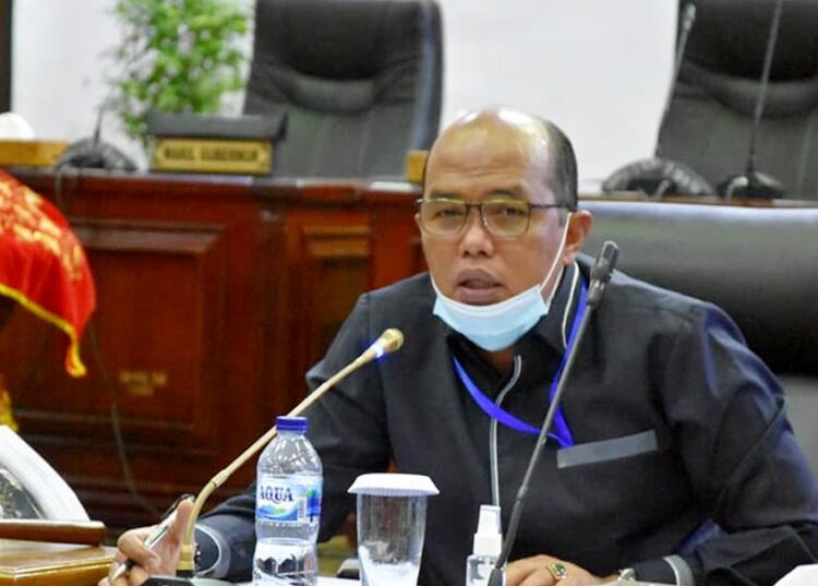 Langgam.id - Ketua DPRD Sumbar, Supardi menyorot cara Pemprov menanggapi rencana penghapusan 12.417 tenaga honorer di daerah itu.