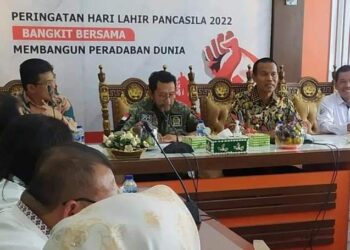 Wali Kota Pariaman dalam pertemuan dengan anggota DPD dan pejabat KKP. (Foto: MC Diskominfo Kota Pariaman)
