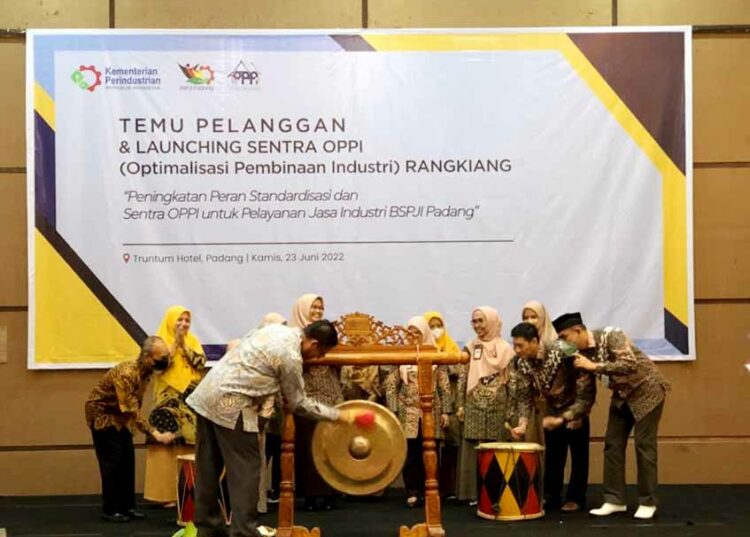 Langgam.id - Kemenperin mendorong para Industri Kecil Menengah (IKM) di Sumatra Barat (Sumbar) untuk terus mengembangkan produknya.