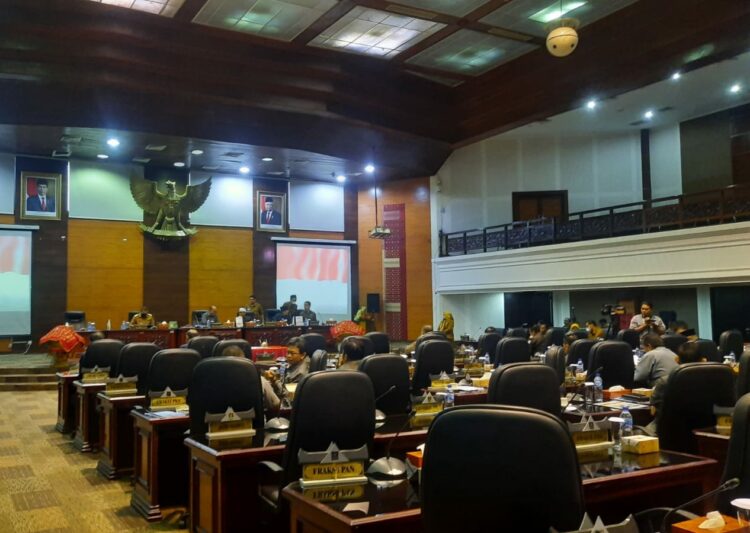 Langgam.id - DPRD bersama Pemprov Sumatra Barat (Sumbar) resmi menetapkan Peraturan Daerah (Perda) tentang Mars Sumatra Barat