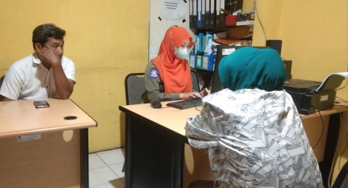 Mahasiswa Mengaku Nikah Siri Diamankan ke Kantor Satpol PP Padang