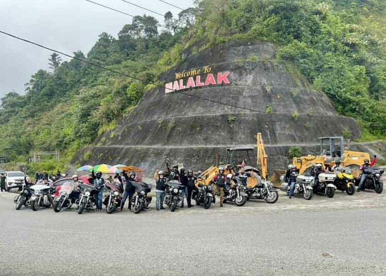 Langgam.id - Kapolda Sumbar memimpin apel gelar kesiapan Pamwal dan rute dalam rangka Harley Davidson Club Indonesia (HDCI) SBW 2022.