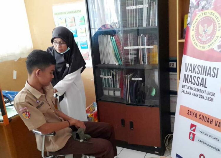 Langgam.id - Badan Intelijen Negara (BIN) Daerah Sumbar kembali menggelar akselerasi Vaksinasi Covid-19 di Kabupaten Solok.