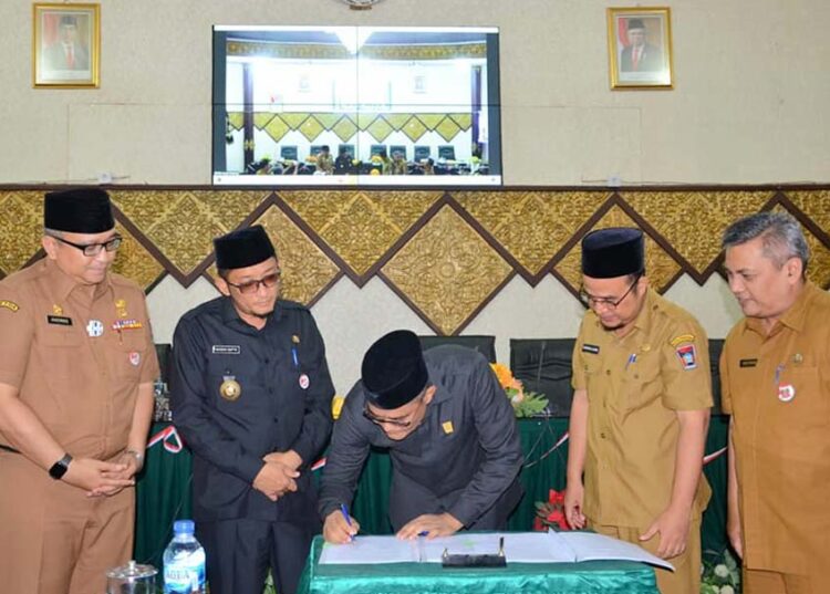 Langgam.id - Pemko dan DPRD Kota Padang telah menyepakati KUA PPAS Anggaran Pendapatan dan Belanja Daerah (APBD) Tahun Anggaran (TA) 2023.