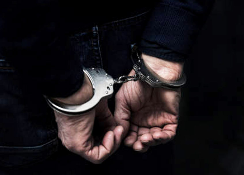 Langgam.id - Seorang pria berinsial DM (20) diamankan polisi karena diduga menjual wanita ke pria hidung belang di salah satu hotel di Padang