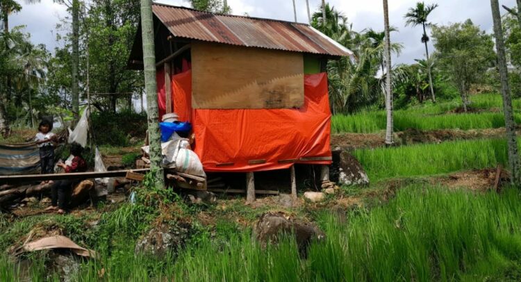Kondisi rumah keluarga Usman di Jorong Sungai Rotan, Nagari Cupak, Kabupaten Solok. [Foto: UPZ Polres Solok]