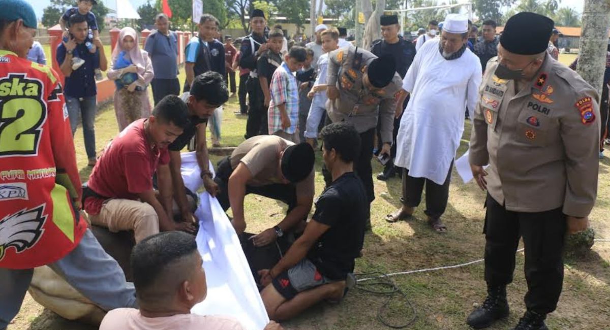 Polda Sumbar Sembelih Puluhan Hewan Kurban Idul Adha 2022