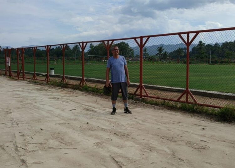 trek lari secara swadaya di sekitaran lapangan sepak bola baru di Kawasan Batang Agam, Kelurahan Tanjuang Pauah, Kecamatan Payakumbuh Barat.