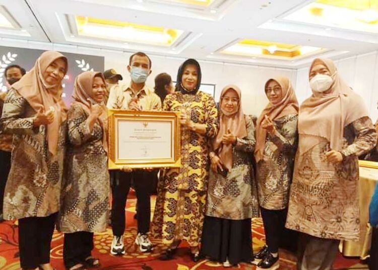 Langgam.id - Forum Anak Daerah (Forada) Pessel menerima penghargaan dari KPAI dengan peringkat nominasi 3 se-Indonesia.
