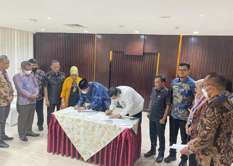 Langgam.id - Pemko Solok dan Pemerintah Kabupaten (Pemkab) Solok sepakat saling menghibahkan aset di wilayahnya masing-masing.