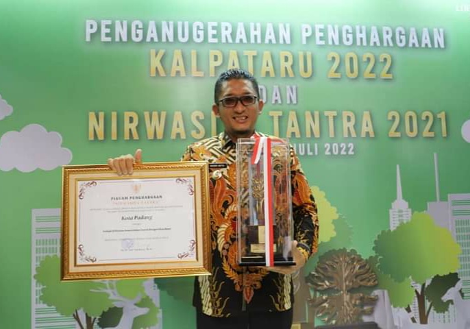 Langgam.id - Wako Hendri Septa terus menambah pundi-pundi prestasinya. Kali ini, Hendri Septa menerima penghargaan Nirwasita Tantra.