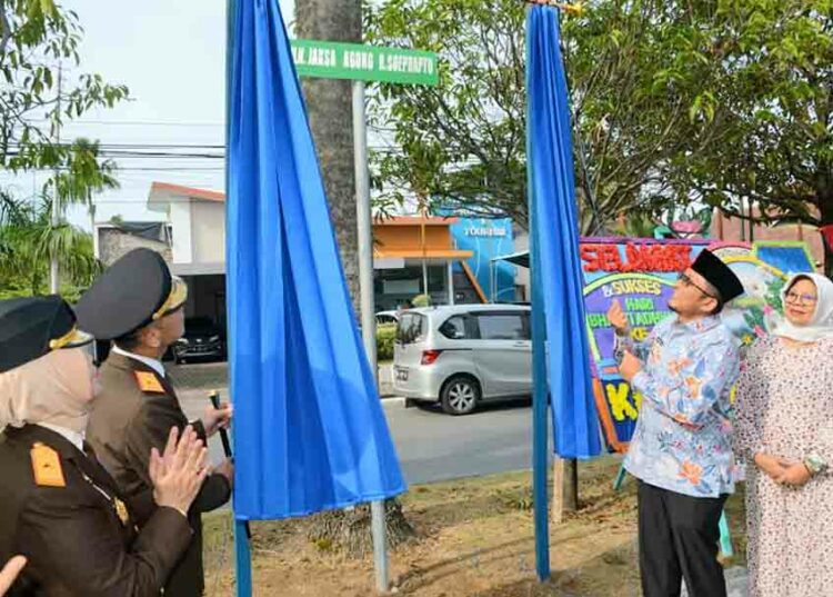 Langgam.id - Perubahan nama jalan di Kota Padang mulai diterapkan, salah satunya Jalan Jaksa Agung R. Soeprapto, Jumat (22/7/2022).
