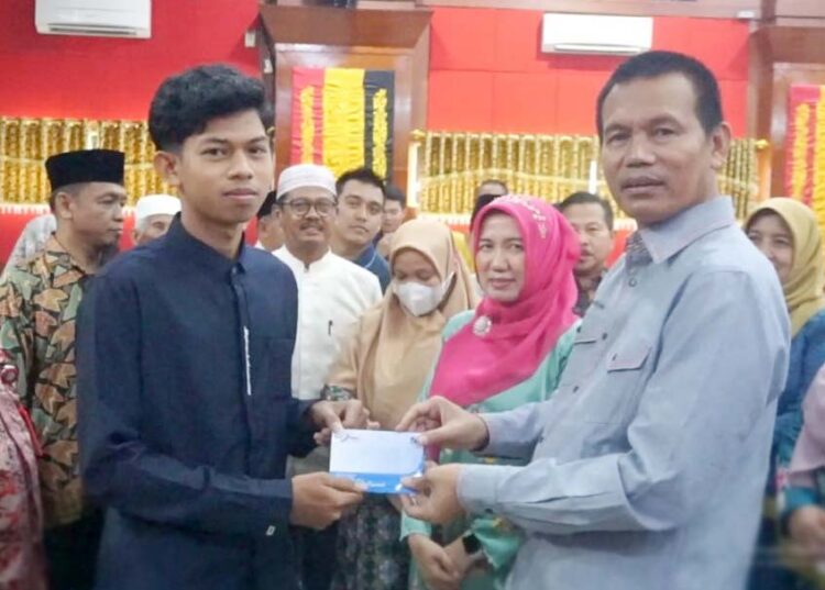 Langgam.id - Sebanyak 10 anak-anak yang berasal dari keluarga miskin di Kota Pariaman berhasil lulus di Universitas Indonesia (UI).